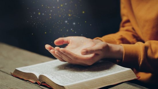 A luz da Páscoa inspira novos começos e fortalece a espiritualidade (Imagem: chayanuphol | Shutterstock)