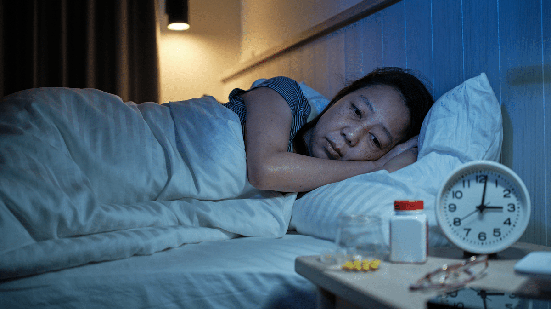 Quando se torna frequente, a dificuldade para dormir pode trazer consequências que vão além do cansaço  (Imagem: tigercat_lpg | Shutterstock)