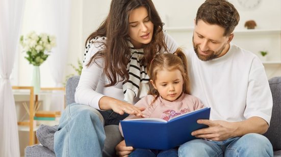 Entre perdas, descobertas e conexões afetivas, as obras mostram diferentes formas de compreender a vida, os sentimentos e as relações (Imagem: Studio Romantic | Shutterstock)