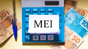 O acompanhamento do faturamento é uma medida importante para evitar imprevistos com o limite anual (Imagem: rafastockbr | Shutterstock)