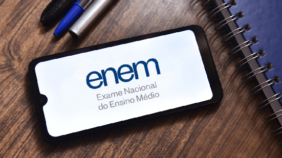 Enem 2026 mantém estrutura tradicional da prova, mas amplia medidas de inclusão no exame (Imagem: Saulo Ferreira Angelo | Shutterstock)