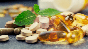 O uso de suplementos exige atenção e deve considerar as necessidades de cada estudante (Imagem: Valentina_G | Shutterstock)