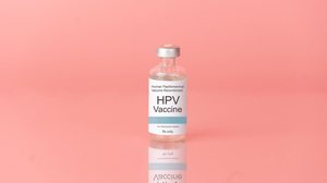 A vacina é a principal forma de prevenir doenças decorrentes do HPV (Imagem: Orawan Pattarawimonchai | Shutterstock)