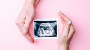 O aborto de repetição acontece quando a mulher sofre três perdas seguidas (Imagem: MVelishchuk | Shutterstock)