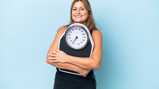 Um obstáculo menos conhecido, a  inflexibilidade metabólica pode dificultar o tratamento de emagrecimento (Imagem: Luis Molinero | Shutterstock)