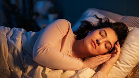 Maior consumo de frutas e vegetais está associado a um sono menos interrompido e mais reparador (Imagem: Yuganov Konstantin | Shutterstock)