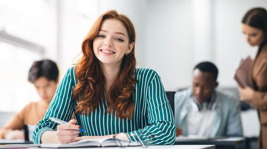 Apoio e acompanhamento adequados ajudam estudantes a lidar com o TDAH no dia a dia (Imagem: Prostock-studio | Shutterstock)