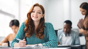 Apoio e acompanhamento adequados ajudam estudantes a lidar com o TDAH no dia a dia (Imagem: Prostock-studio | Shutterstock)