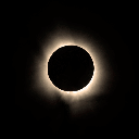 A proximidade dos eclipses de agosto aumenta o interesse pelos possíveis efeitos desses fenômenos (Imagem: Emily Roark | Shutterstock)