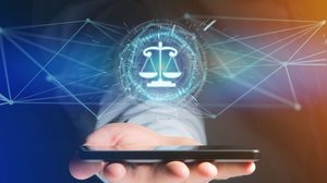 Com um mundo cada vez mais conectado, a herança digital tem ganhado relevância no universo jurídico (Imagem: Production Perig | Shutterstock)