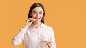 A conscientização sobre a importância do uso correto de antibióticos é fundamental para a preservação de sua eficácia (Imagem: Pixel-Shot | Shutterstock)