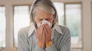 Idosos estão mais vulneráveis às infecções respiratórias graves (Imagem: PeopleImages.com - Yuri A | Shutterstock)