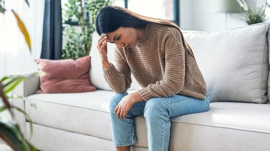 Ciência comprova que dor emocional pode estar relacionada a problemas físicos (Imagem: Josep Suria | Shutterstock)