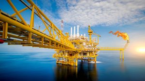 O petróleo está mais presente em nossa vida do que pensamos (Imagem: xmentoys | Shutterstock)