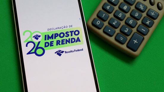 Ficar atento ao status da declaração após o envio pode prevenir erros e pendências fiscais (Imagem: Blossom Stock Studio | Shutterstock)