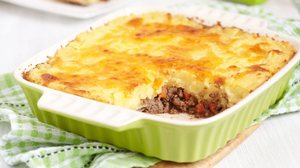 Escondidinho de mandioca com carne moída (Imagem: Elena Shashkina | Shutterstock)