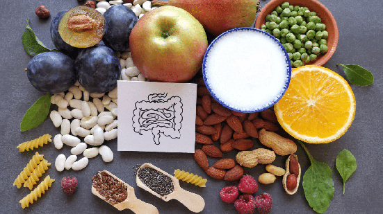 A estratégia mais interessante para manter a microbiota saudável é variar frutas, verduras, legumes, leguminosas, cereais integrais e sementes (Imagem: Danijela Maksimovic | Shutterstock)