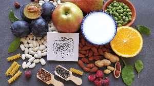 A estratégia mais interessante para manter a microbiota saudável é variar frutas, verduras, legumes, leguminosas, cereais integrais e sementes (Imagem: Danijela Maksimovic | Shutterstock)