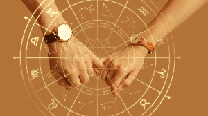 Embora sejam considerados os signos mais carinhosos do zodíaco, cada um deles demonstra o seu amor de forma única (Imagem: Pixel-Shot | Shutterstock)