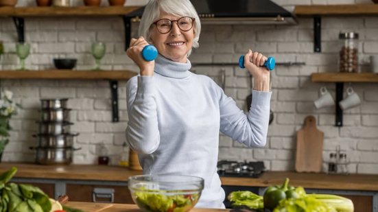 Manter um estilo de vida saudável pode ser uma das formas mais eficazes de prevenção ao câncer (Imagem: Inside Creative House | Shutterstock)