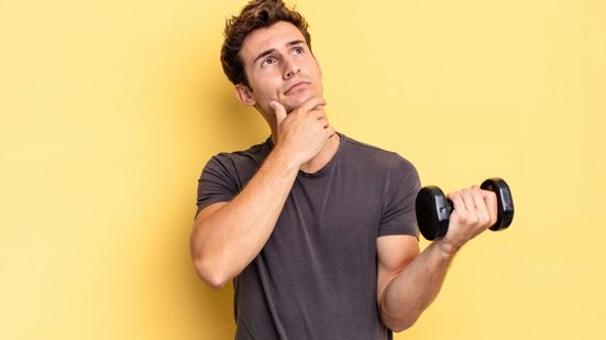 Os exercícios físicos podem revelar doenças silenciosas, e reconhecer os sinais é essencial para identificá-las ainda no estágio inicial (Imagem: Kues | Shutterstock)