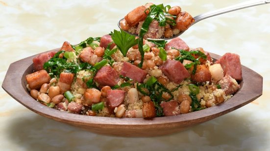 Feijão-tropeiro (Imagem: EDSON DE SOUZA NASCIMENTO | Shutterstock)