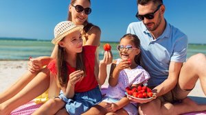 O período de descanso pede atenção redobrada aos hábitos alimentares (Imagem: Ground Picture | Shutterstock)