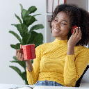 Alternar momentos de estudo e descanso ajuda a manter o foco e evitar a sobrecarga (Imagem: Pickadook | Shutterstock)