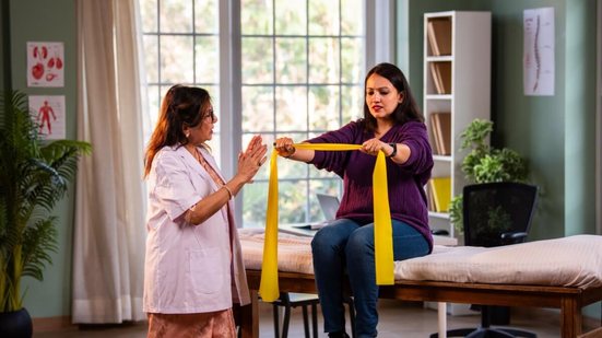 A fibromialgia é marcada por dores crônicas e sintomas persistentes (Imagem: StockImageFactory.com | Shutterstock)