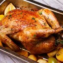 Frango assado com batata (Imagem: freeskyline
 | Shutterstock)