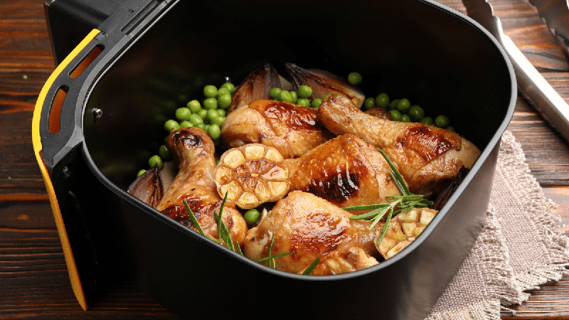 Frango assado na air fryer: 5 receitas práticas e saudáveis para preparar em casa