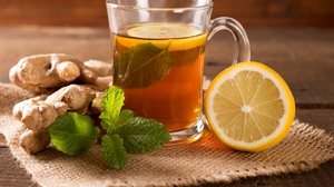 Chá de gengibre com limão-siciliano e hortelã (Imagem: brandcrafts | Shutterstock)