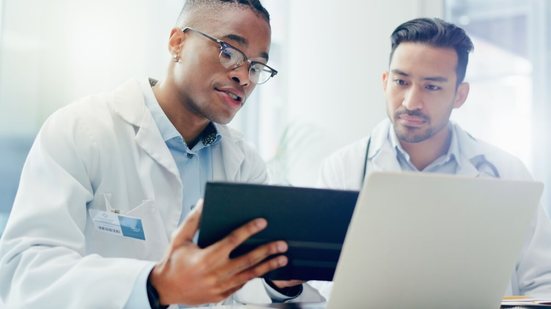 A falta de estrutura de gestão tem impedido que o esforço clínico se converta em resultado no caixa (Imagem: PeopleImages | Shutterstock)