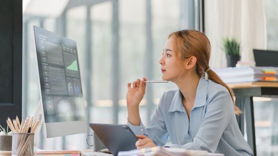 Empresas podem sofrer prejuízos milionários quando decisões financeiras são tomadas sem planejamento estratégico (Imagem: PRIME STOCK LAB | Shutterstock)