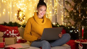 É importante se proteger de golpes digitais durante as compras de fim de ano (Imagem: fast-stock | Shutterstock)