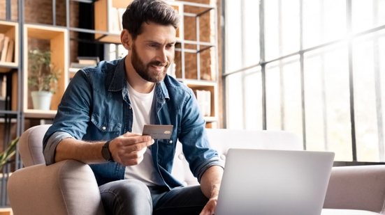 Atitudes simples tornam a compra no período da Black Friday mais segura (Imagem: Stock 4you | Shutterstock)