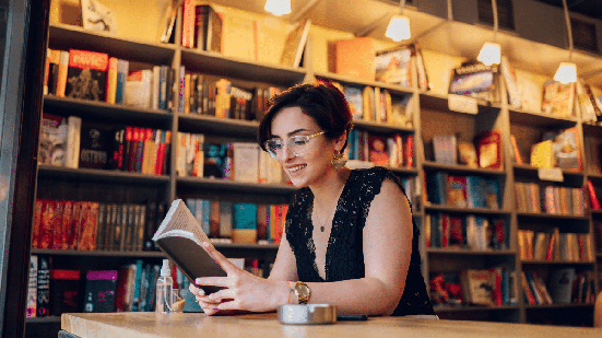 Universos mágicos e grandes aventuras ganham espaço entre os livros nacionais da Bienal 2026 (Imagem: Zamrznuti tonovi | Shutterstock)