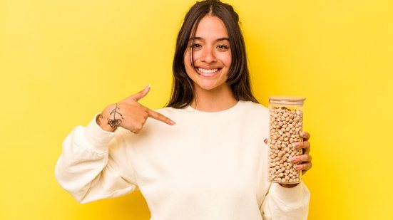 O grão-de-bico é considerado um superalimento devido os benefícios para a saúde (Imagem: Asier Romero | Shutterstock)