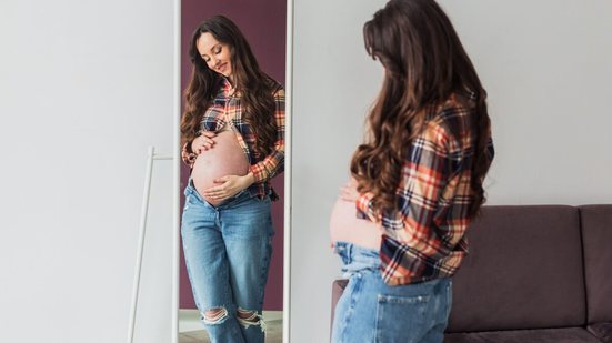 A pele reflete as mudanças do organismo durante a gravidez (Imagem: AlexanderDubrovsky | Shutterstock)