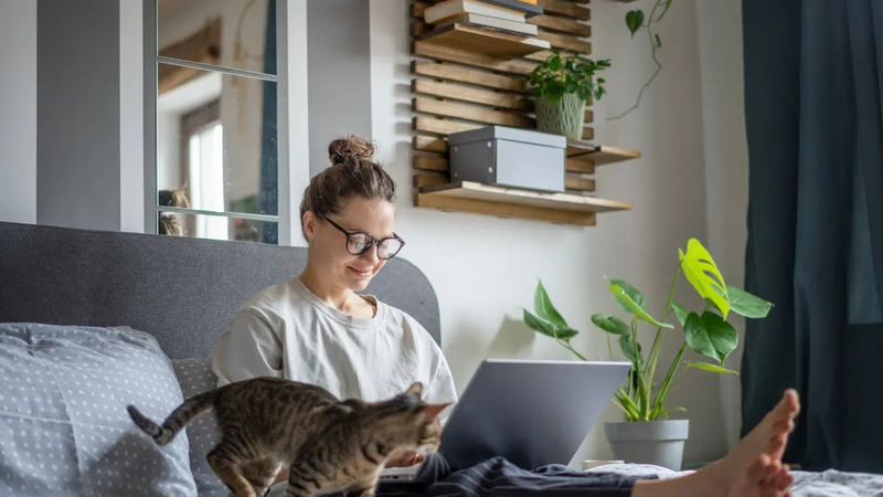 Home office e energia da casa: trabalhar no quarto pode afetar o bem-estar?
