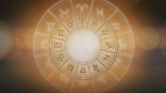 O dia trará possibilidades de crescimento pessoal e ajustes em diferentes áreas da vida, como finanças, relações e autoconhecimento (Imagem: Chinnapong | Shutterstock)