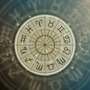 Os movimentos celestes favorecerão reflexões importantes sobre relacionamentos, finanças, rotina e objetivos pessoais (Imagem: SAG stock | Shutterstock)