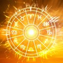 Temas como finanças, comunicação, relacionamentos e rotina tenderão a ficar mais sensíveis ao longo do dia (Imagem: napaporn sawaspardit | Shutterstock)