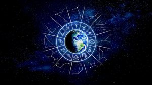 O horóscopo revela o que a segunda-feira reserva para cada signo (Imagem: New Africa | Shutterstock)