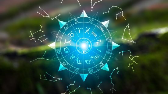 O horóscopo revela que a segunda-feira trará transformações importantes em diferentes áreas da vida (Imagem: Cinemanikor | Shutterstock)