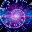 O sábado trará reflexões importantes sobre finanças, carreira e relações pessoais (Imagem: amgun | Shutterstock)