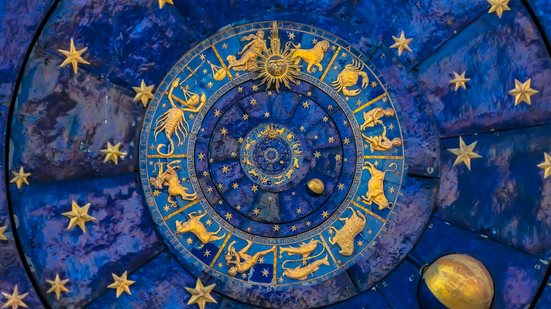 Enquanto alguns signos enfrentarão mudanças e reflexões, outros poderão usufruir da criatividade e do acolhimento (Imagem: Paolo Gallo | Shutterstock)