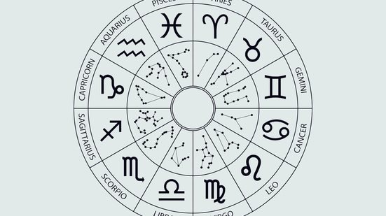 Nesta segunda-feira, haverá bastante intensidade emocional, tensões internas e oportunidades de conexão (Imagem: Maria Gniloskurenko | Shutterstock)