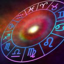 As energias dos astros indicam um bom dia para organizar prioridades e ajustar expectativas (Imagem: ImageSymphony | Shutterstock)