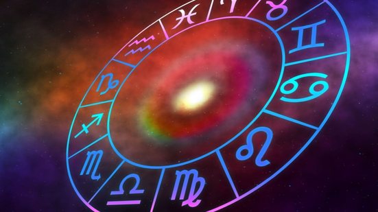 As energias dos astros indicam um bom dia para organizar prioridades e ajustar expectativas (Imagem: ImageSymphony | Shutterstock)